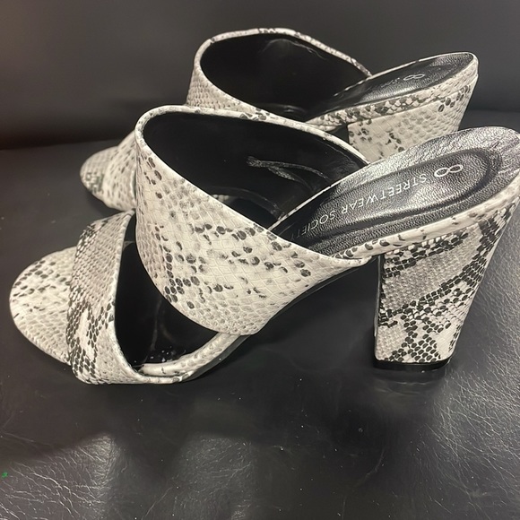 Snakeskin mules - Picture 2 of 4